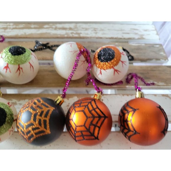 Eyeball spider web ball ornament Halloween tree de - Picture 2 of 7